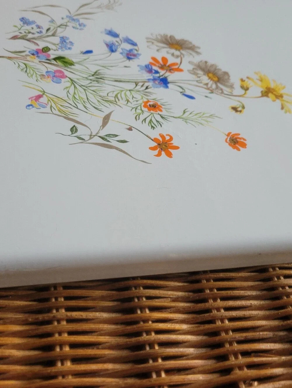 Vintage Corningware Wildflower Stove Top Cover. Beautiful No Chips Excellent